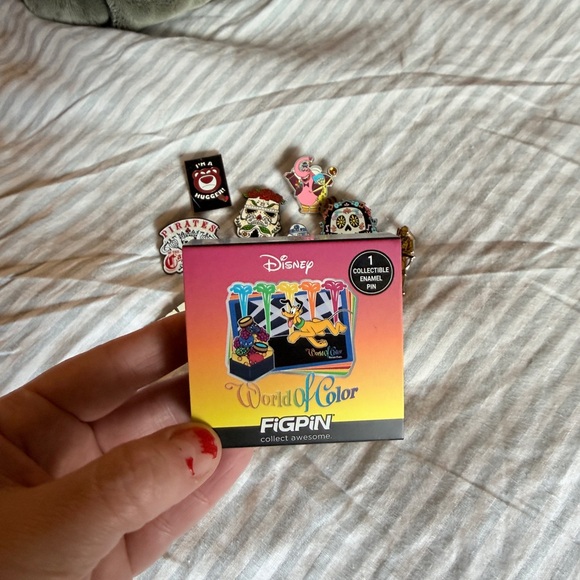 Disney Pin Collection - Picture 3 of 3